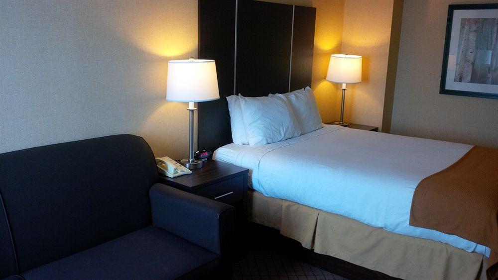 Holiday Inn Express Hamilton-Stoney Creek Exterior photo